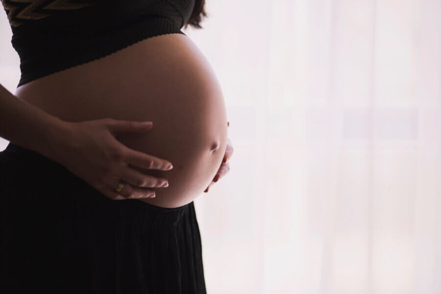 Jak poznat těhotenství pohmatem